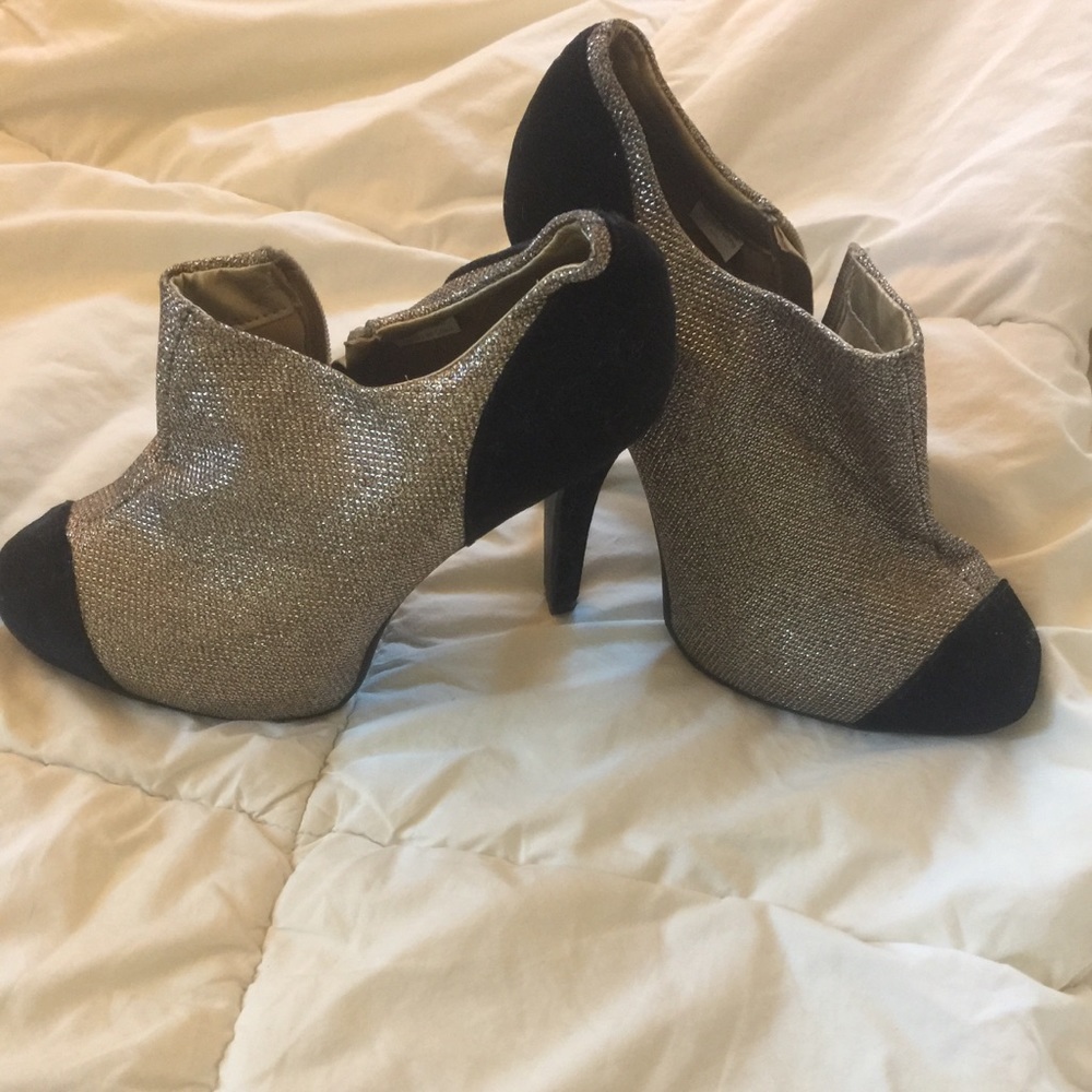 Sparkle Booties NWOT - Picture 3 of 5